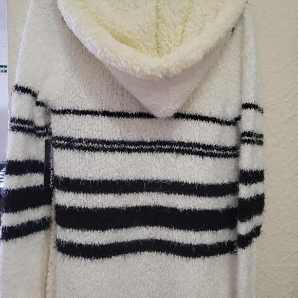 BLACK & OFF-WHITE CARDIGAN Large - Picture 2 of 3